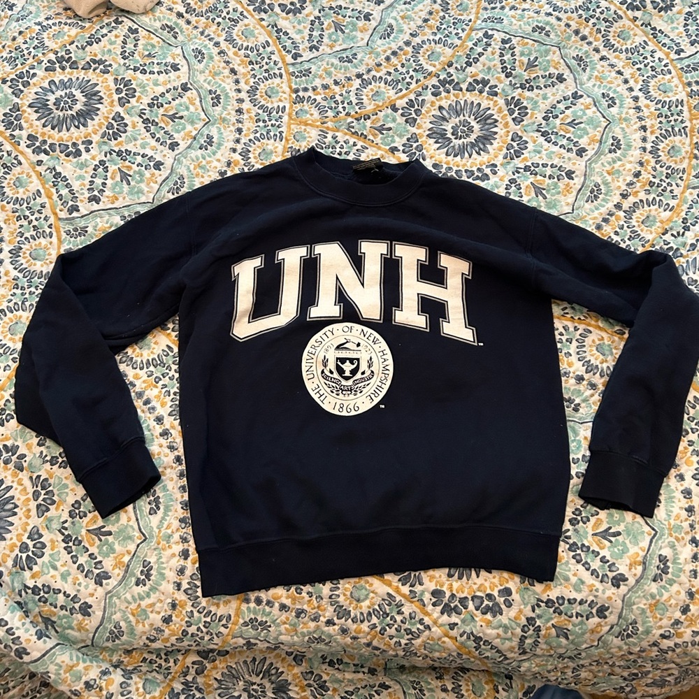 UNH crewneck sweatshirt